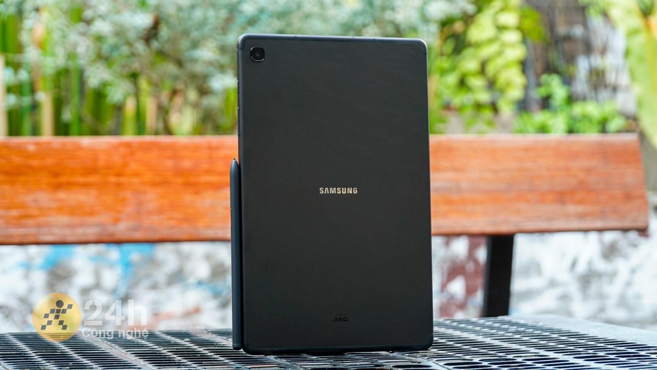 Galaxy Tab S6 Lite 2024 được thiết kế theo kiểu dáng vuông thời thượng.