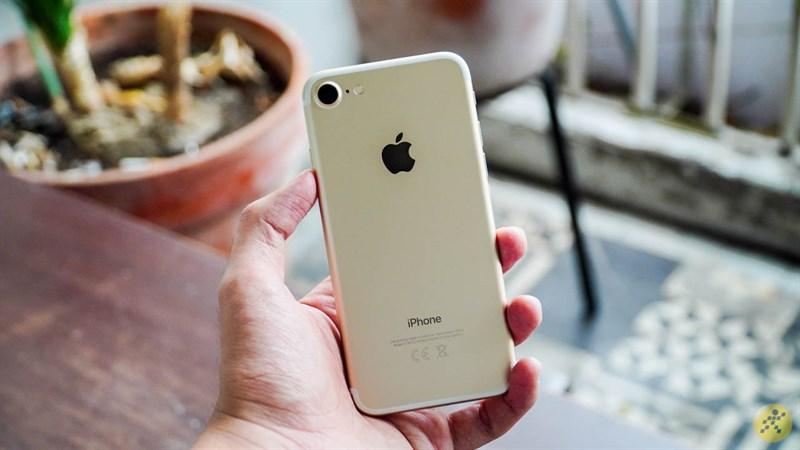 Logo Apple đặc trưng trên iPhone 7