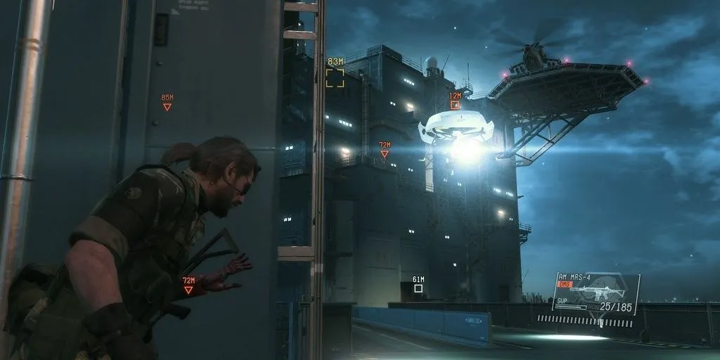 Big Boss trong Metal Gear Solid V The Phantom Pain với chú chó D-Dog