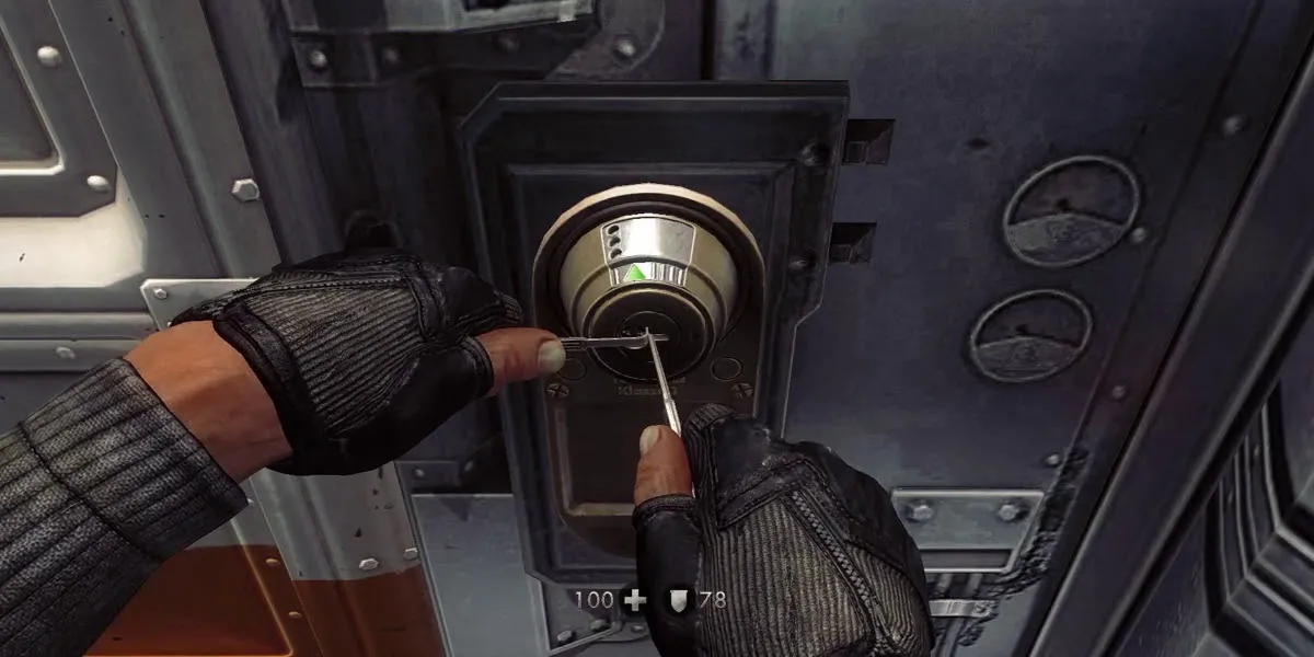BJ Blazkowicz đang thực hiện bẻ khóa trong Wolfenstein The New Order