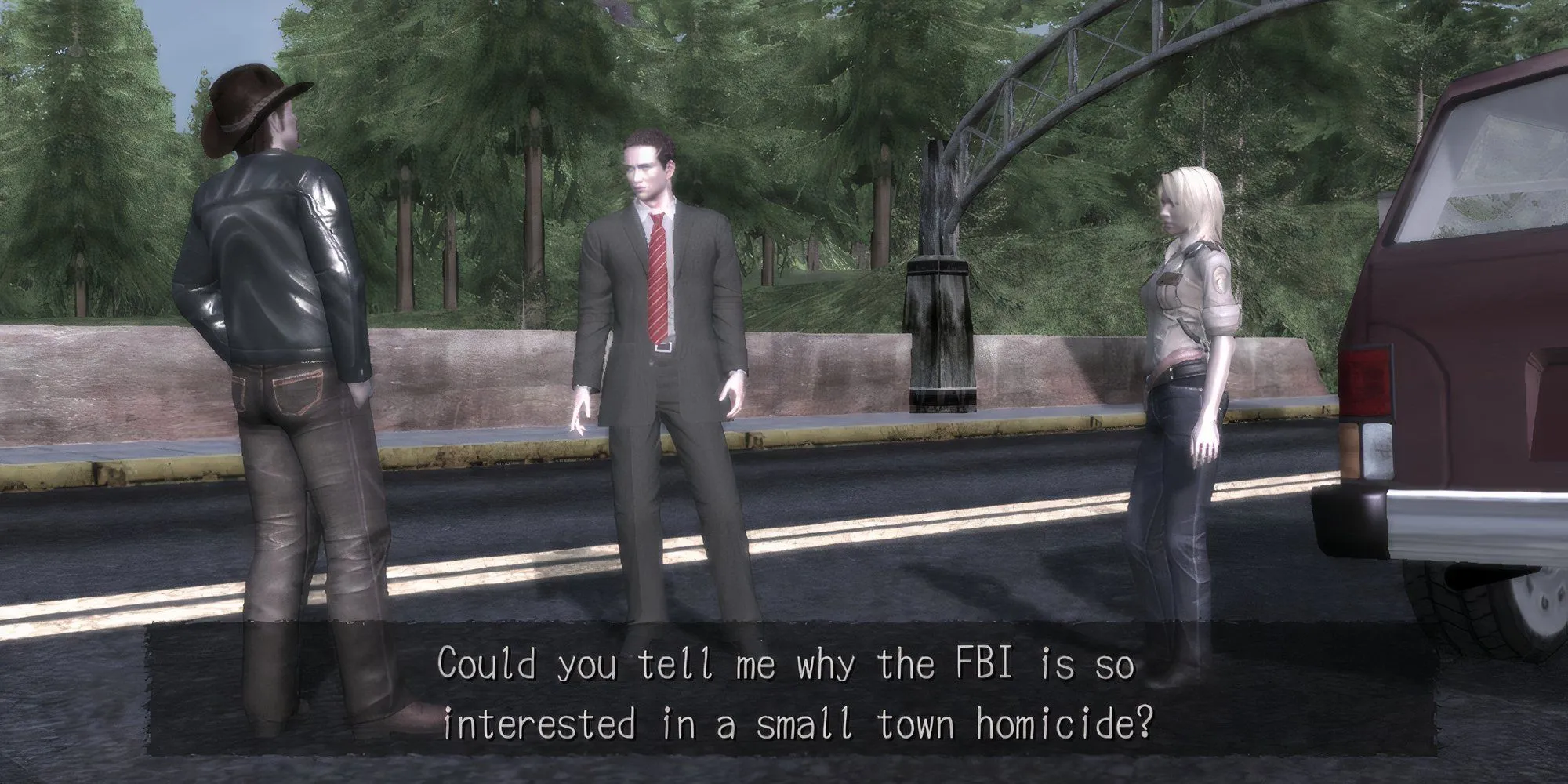 Đặc vụ Francis York nói chuyện với các nhân vật khác bên cạnh chiếc xe trong Deadly Premonition, thể hiện bầu không khí bí ẩn của game