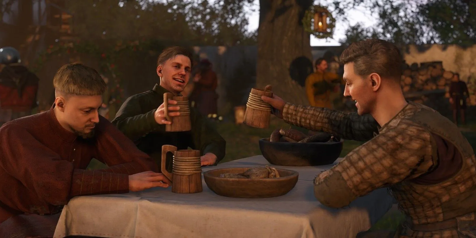 Hai nhân vật trong Kingdom Come Deliverance 2 cụng ly rượu trong một quán trọ, thể hiện không khí và tương tác xã hội trong game