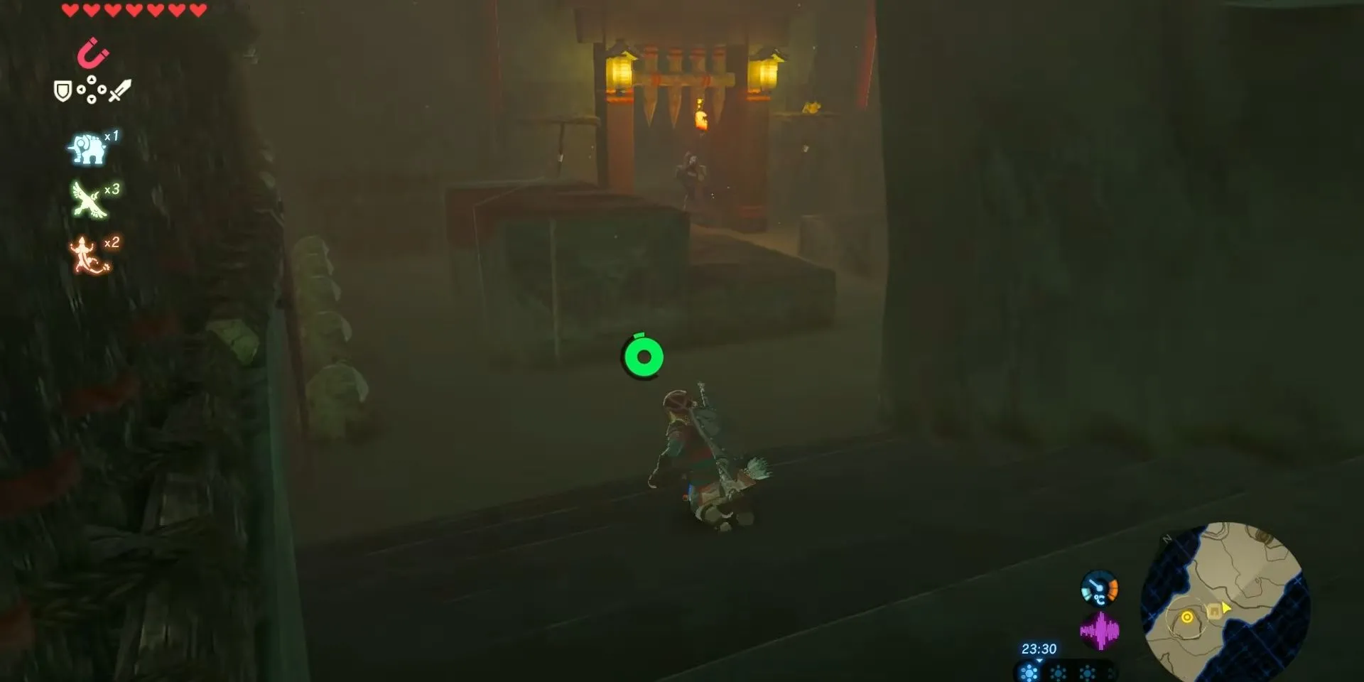 Link ẩn nấp trong hang ổ Yiga Clan Hideout của The Legend of Zelda: Breath of the Wild