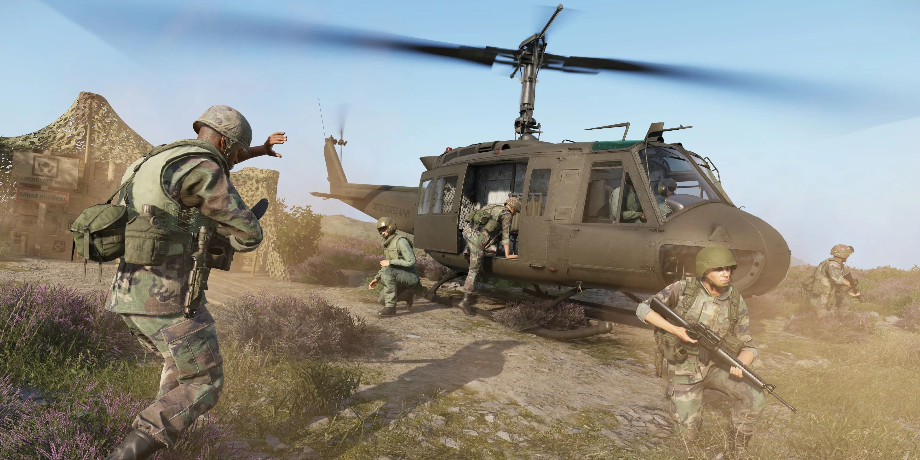 Máy bay trực thăng UH-1H trong game ARMA Reforger, một tựa game bắn súng chiến thuật khác sắp có mặt trên console.