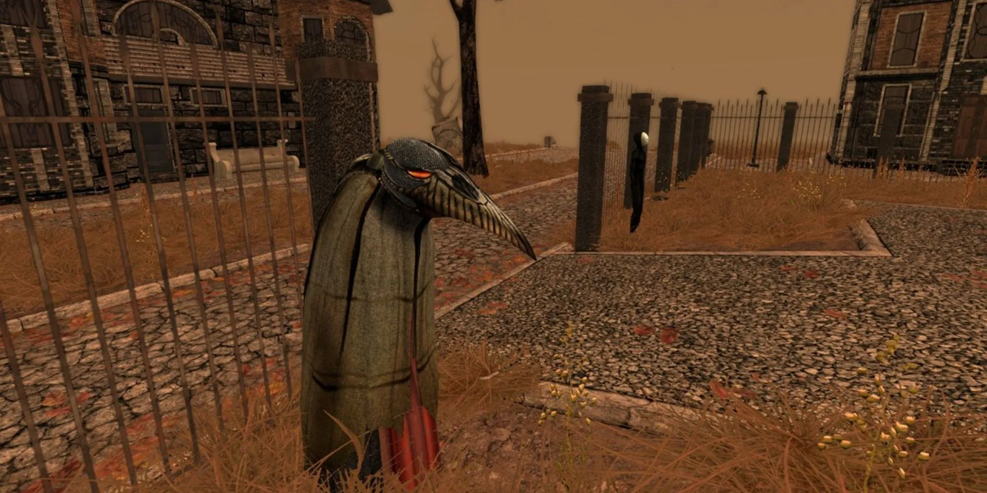 Một nhân vật đeo mặt nạ chim trong game Pathologic với khung cảnh u ám của thị trấn