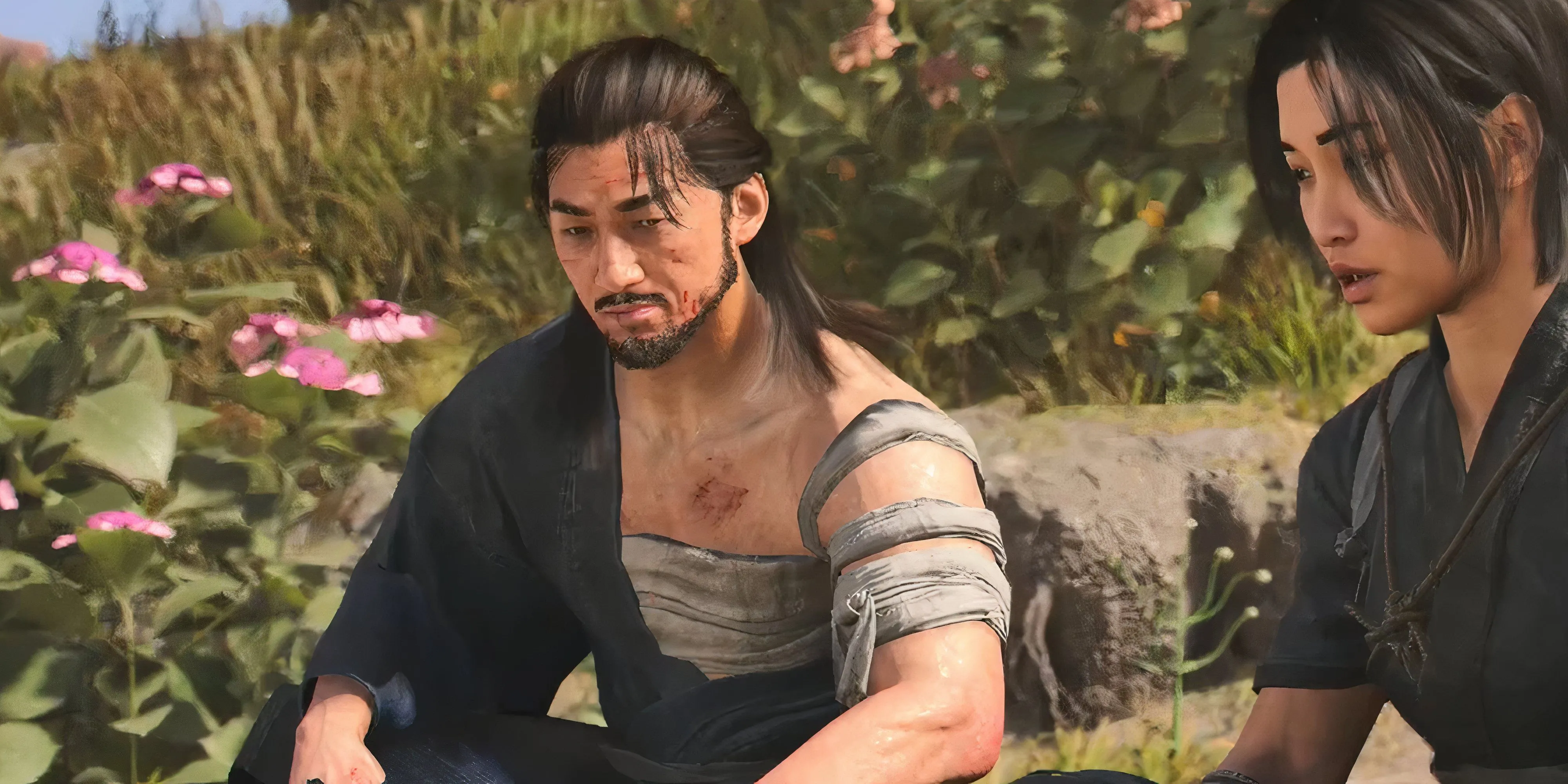 Naoe an ủi Koshiro, dẫn đến cảnh lãng mạn trong Assassin's Creed Shadows