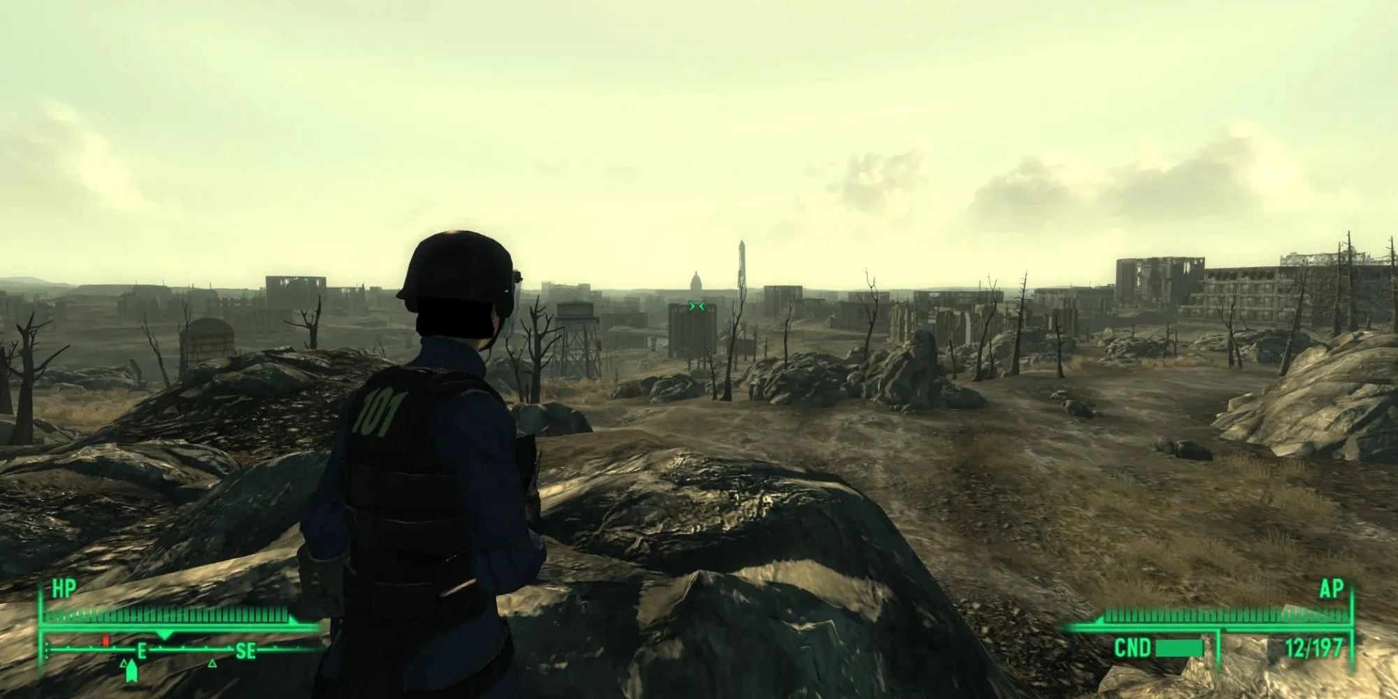 Nhân vật Lone Wanderer trong Fallout 3 khám phá vùng đất hoang tàn Capital Wasteland