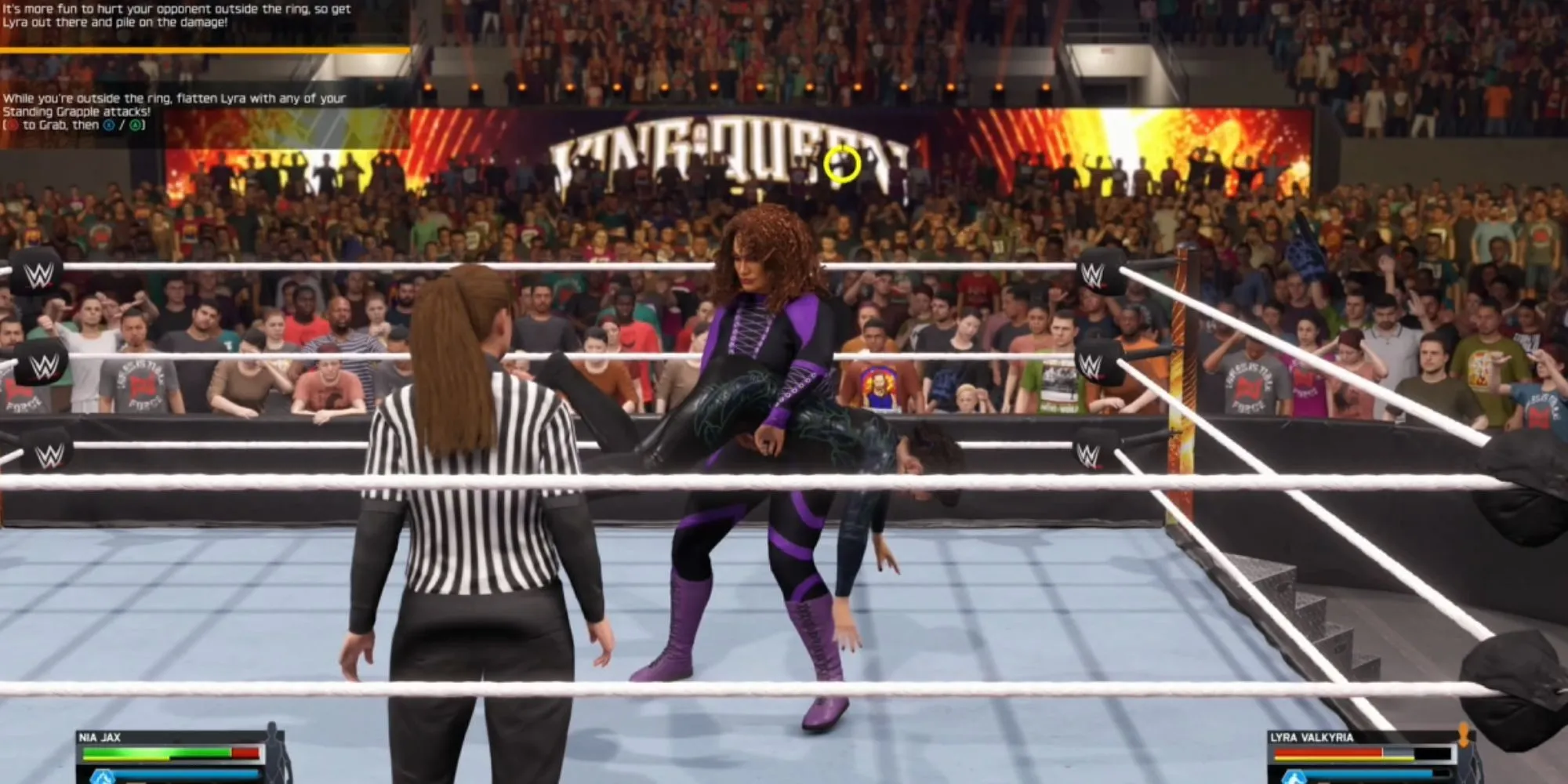 Nia Jax và Lyra Valkyria chuẩn bị tung chiêu trong một trận đấu WWE 2K25