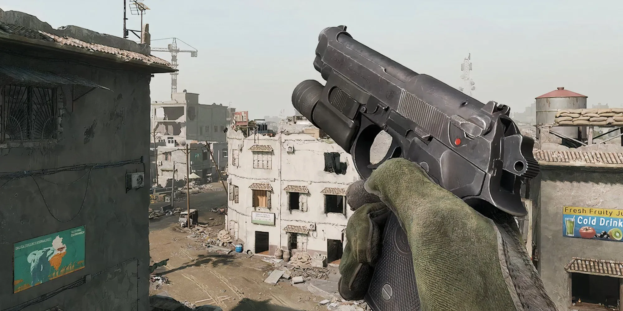 Súng lục Beretta M9 với đèn pin chiến thuật trong game Delta Force Black Hawk Down