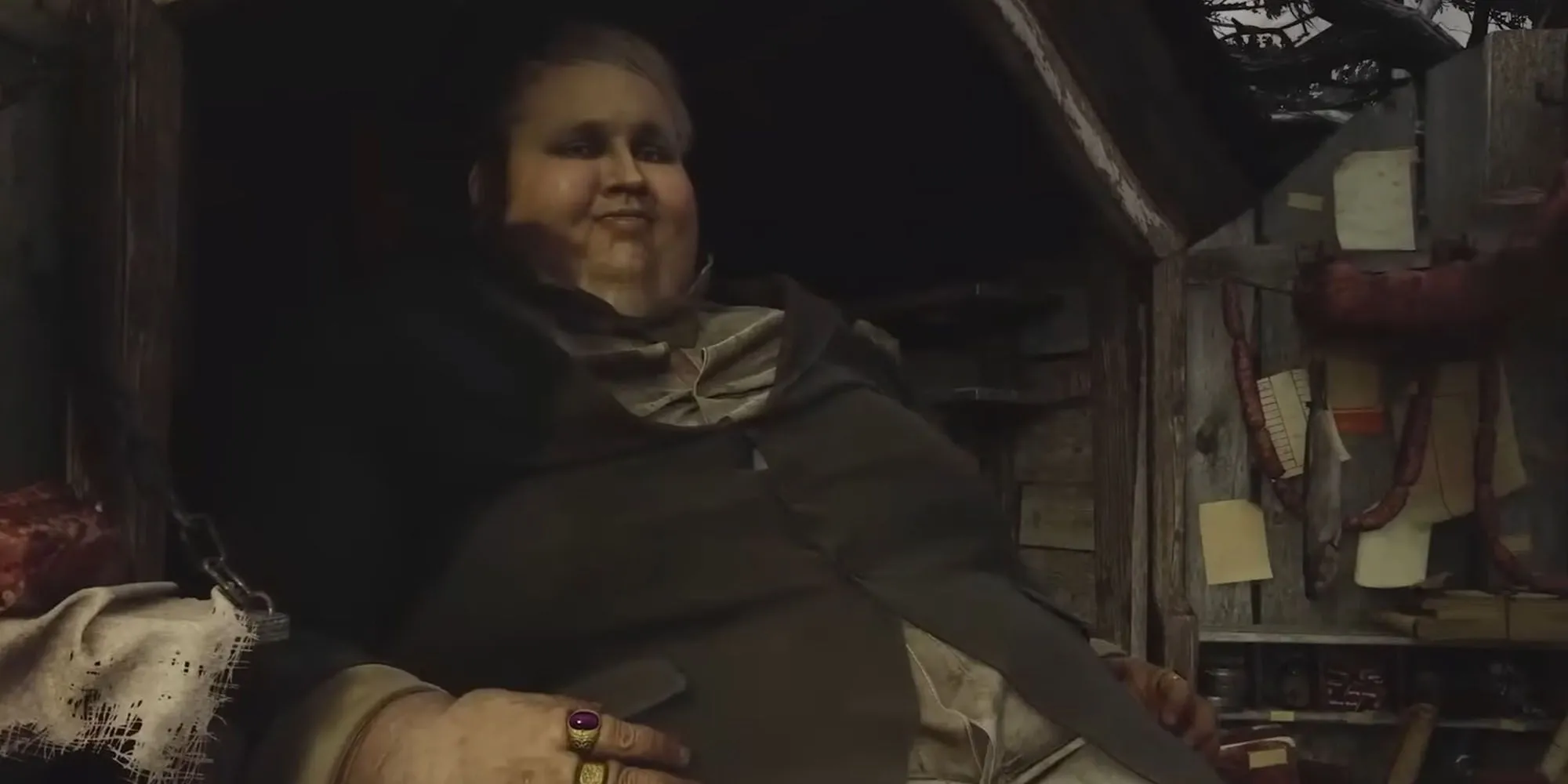 The Duke từ Resident Evil Village ngồi trên xe ngựa với nụ cười phúc hậu