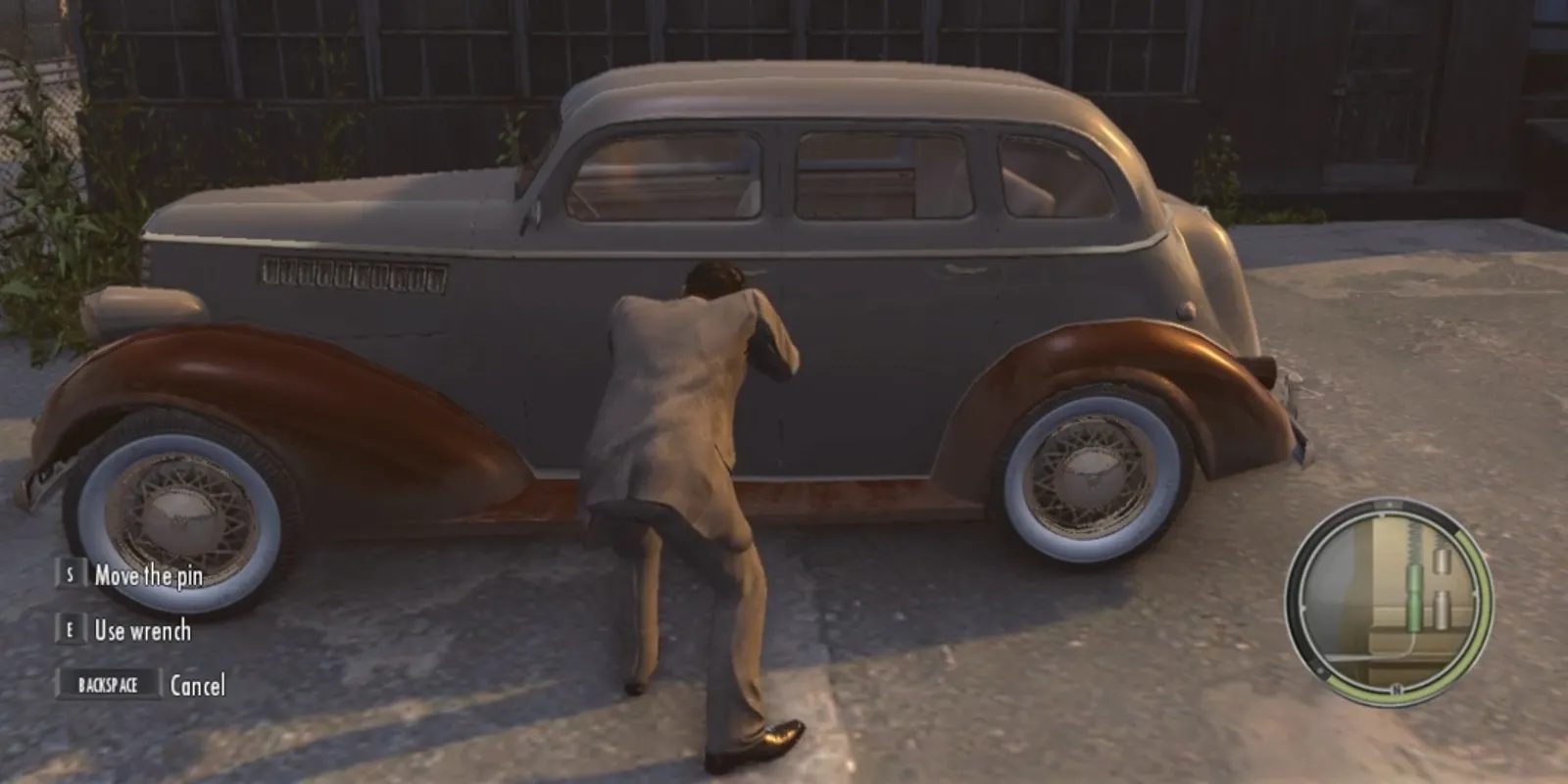 Vito Scaletta tập trung bẻ khóa trong Mafia 2