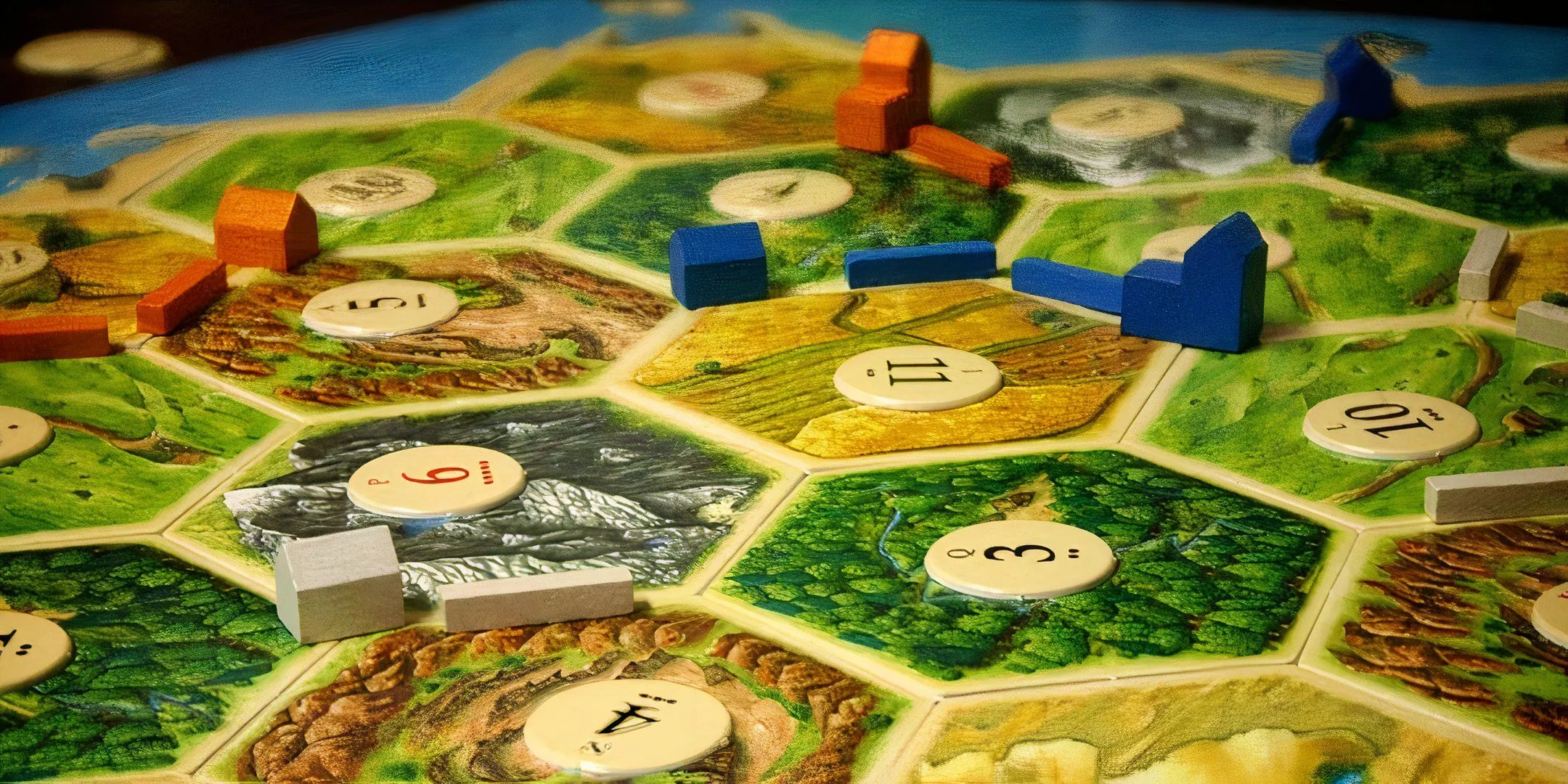 Bàn cờ Settlers of Catan trong một ván chơi, nơi quy tắc đặt khu định cư ban đầu thường gây nhầm lẫn.