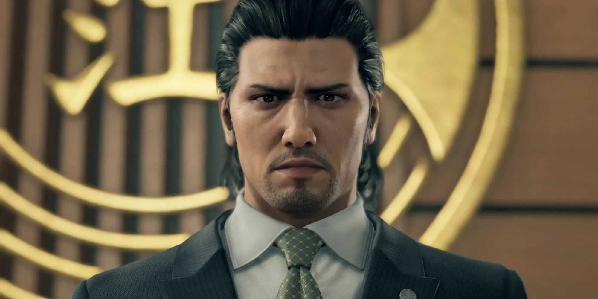 Daigo Dojima đứng trước biểu tượng Tojo Clan trong Yakuza