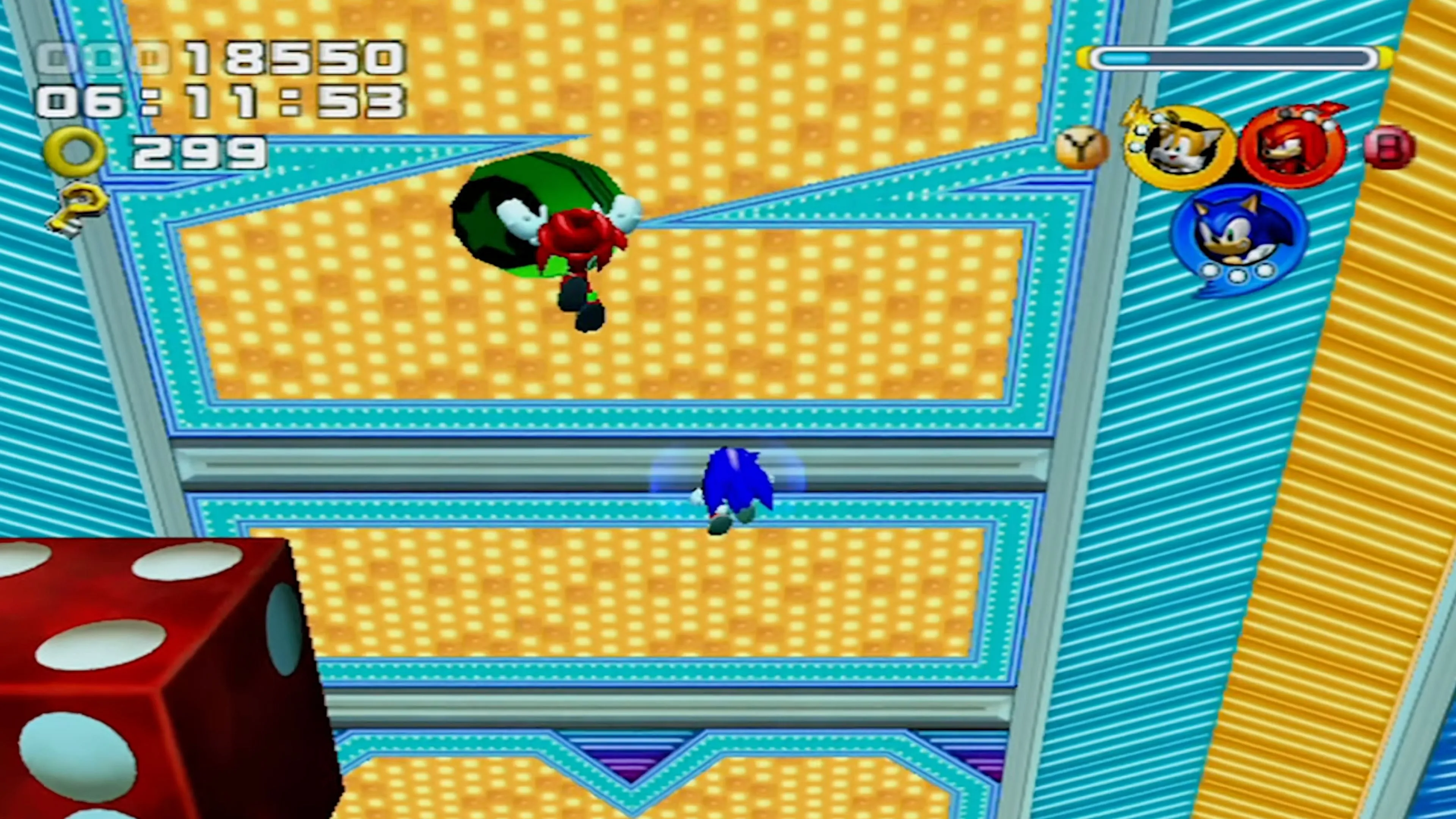 Đội Sonic chạy xuyên qua một khu vực đô thị neon rực rỡ trong Sonic Heroes