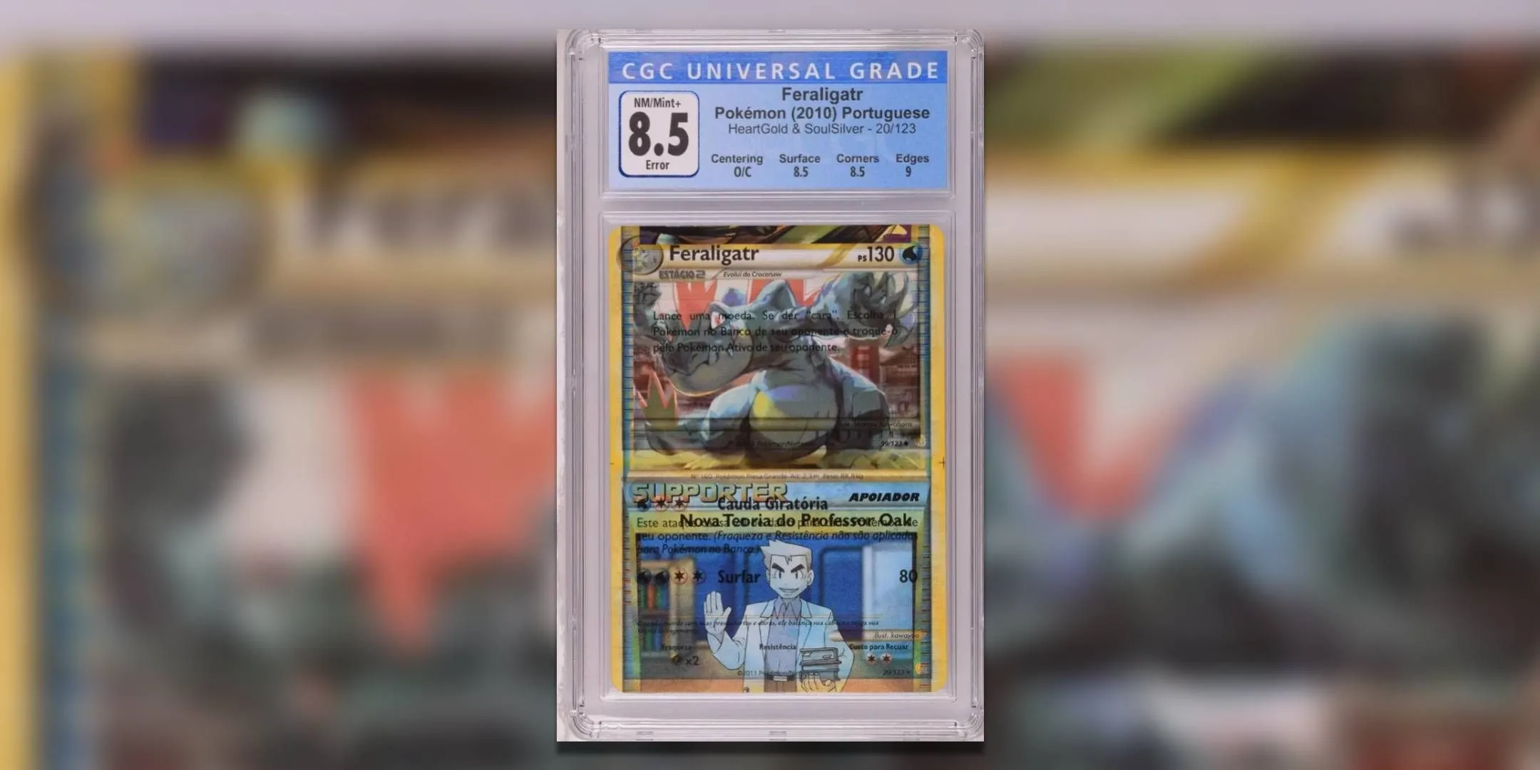 Lá bài Pokemon TCG Feraligatr bị lỗi in kép đã được ép và định giá, minh họa khái niệm "slab".