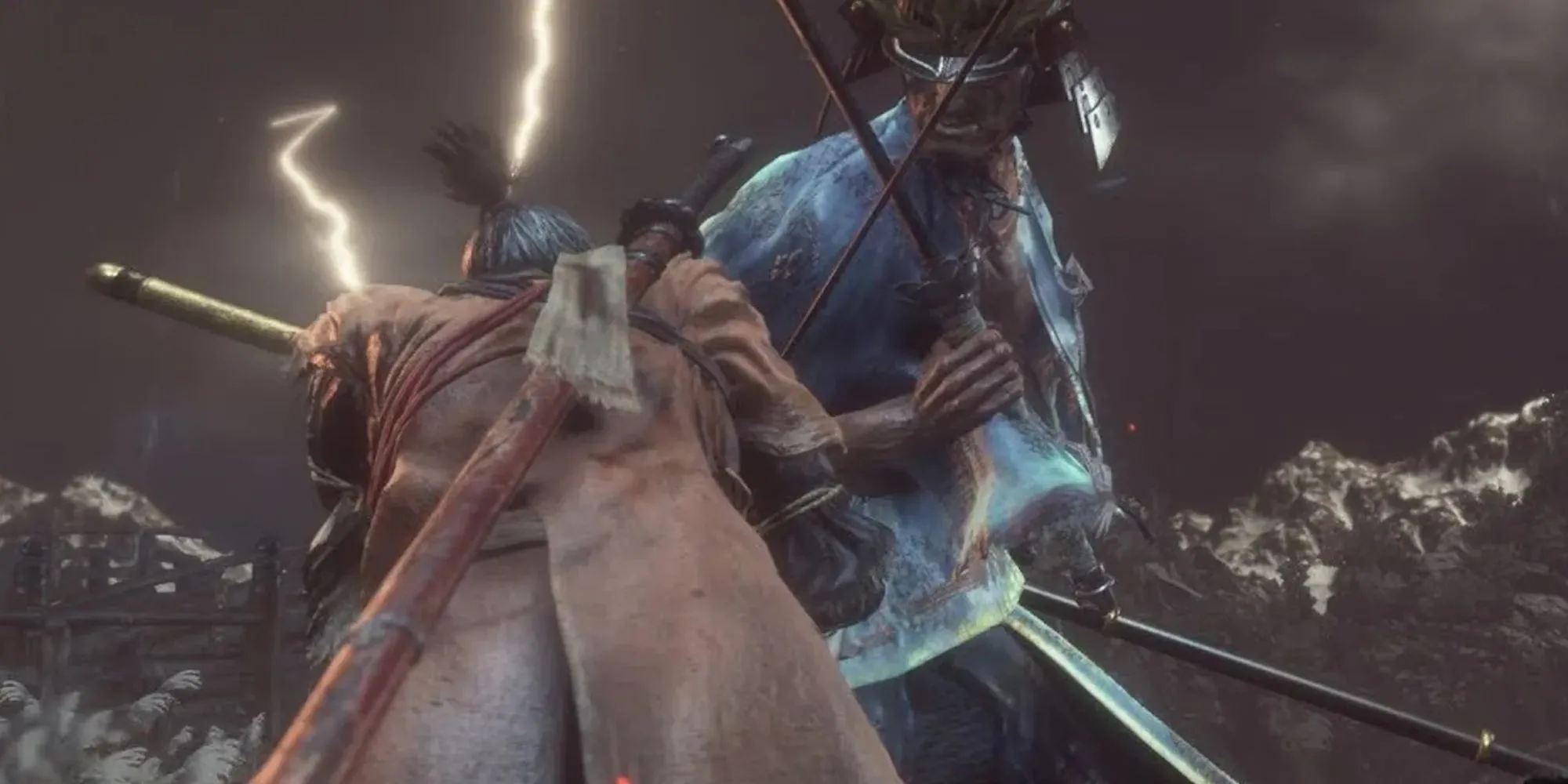 Sekiro đấu với Isshin, Kiếm Thánh trong cảnh hoa đang nở rộ