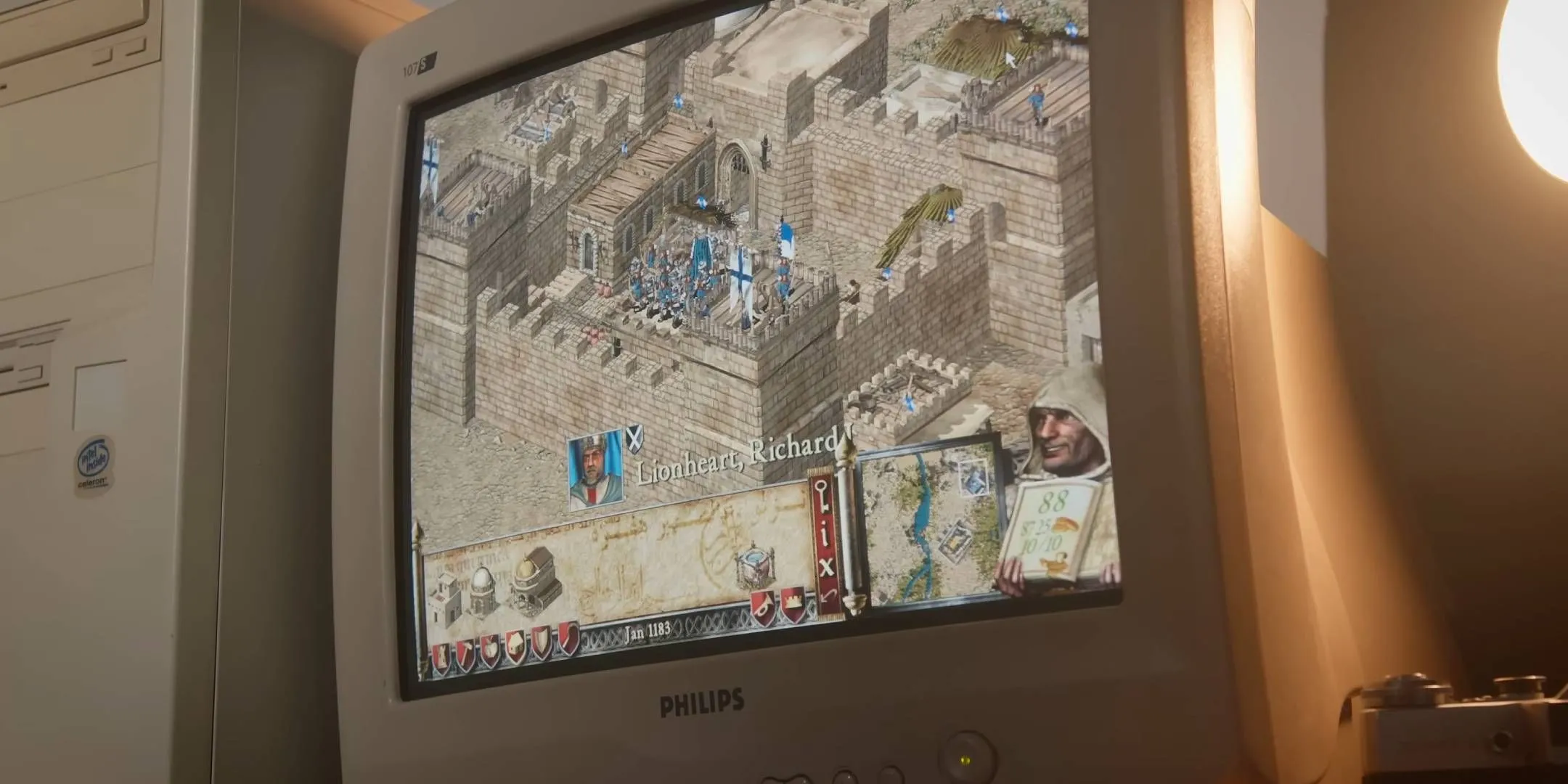 Stronghold Crusader Definitive Edition trên màn hình CRT cũ kỹ