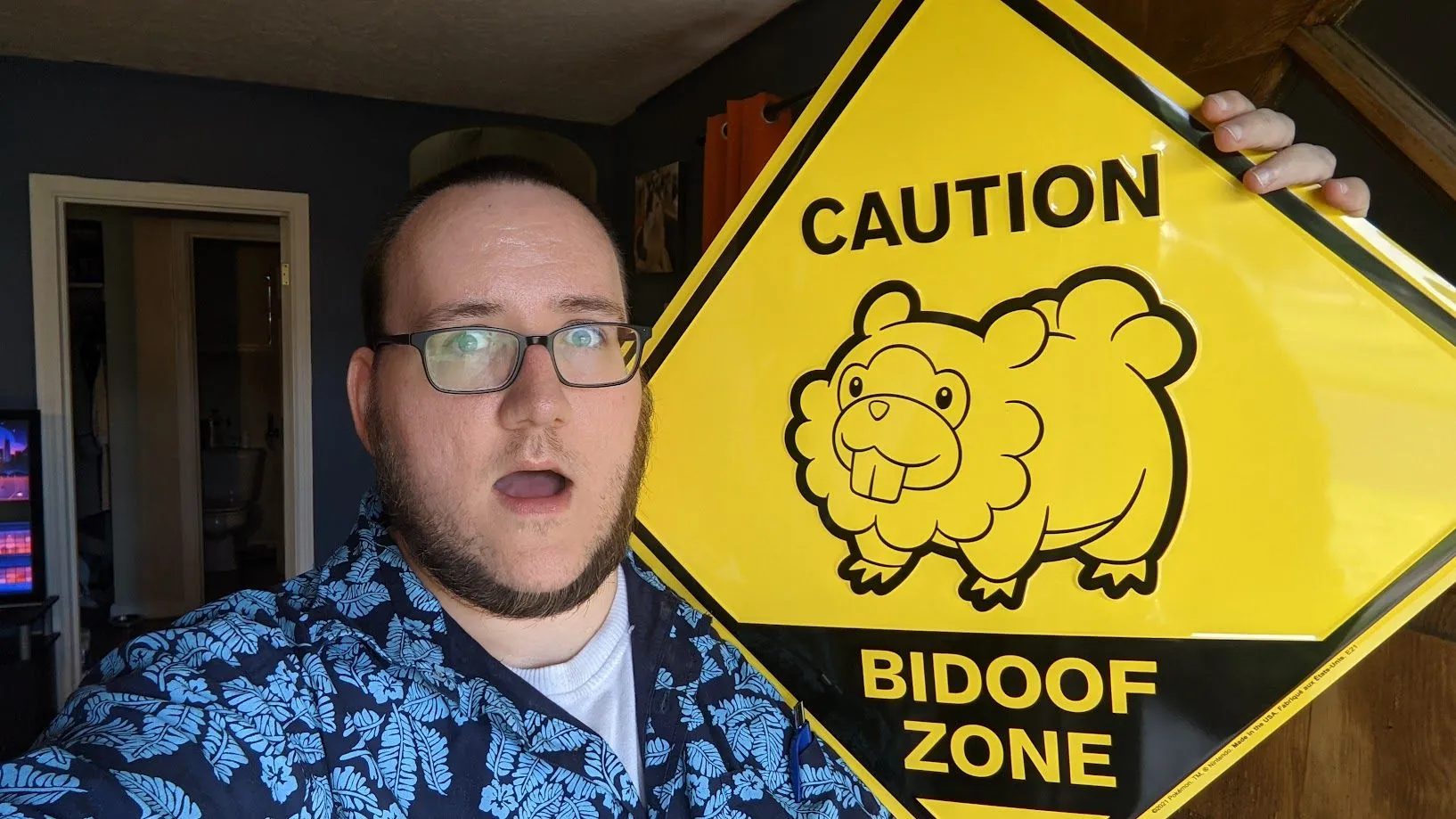 Will Harrison với biển &quot;YOU ARE NOW ENTERING THE BIDOOF ZONE&quot; thể hiện tình yêu Pokémon cuồng nhiệt